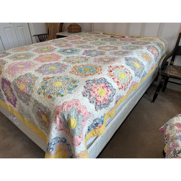 1930s Grandmothers Flower Garden quilt flowers novelty prints Full size - Picture 2 of 10